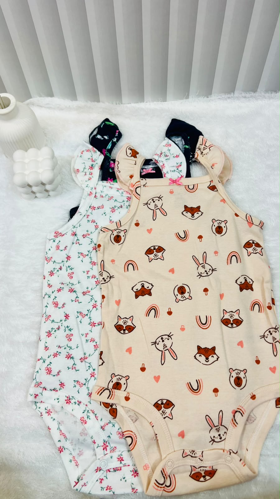 CARTER'S BODYSUIT WITH SNAP BUTTON CLOSURE 18M