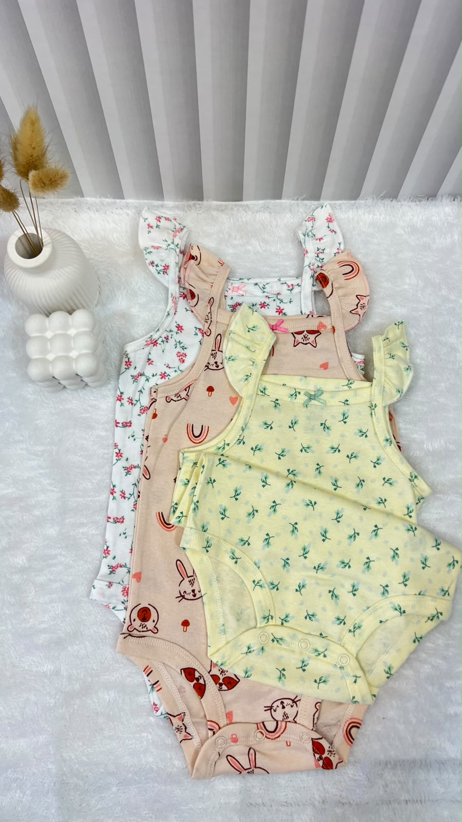 CARTER'S BODYSUIT WITH SNAP BUTTON CLOSURE 12M